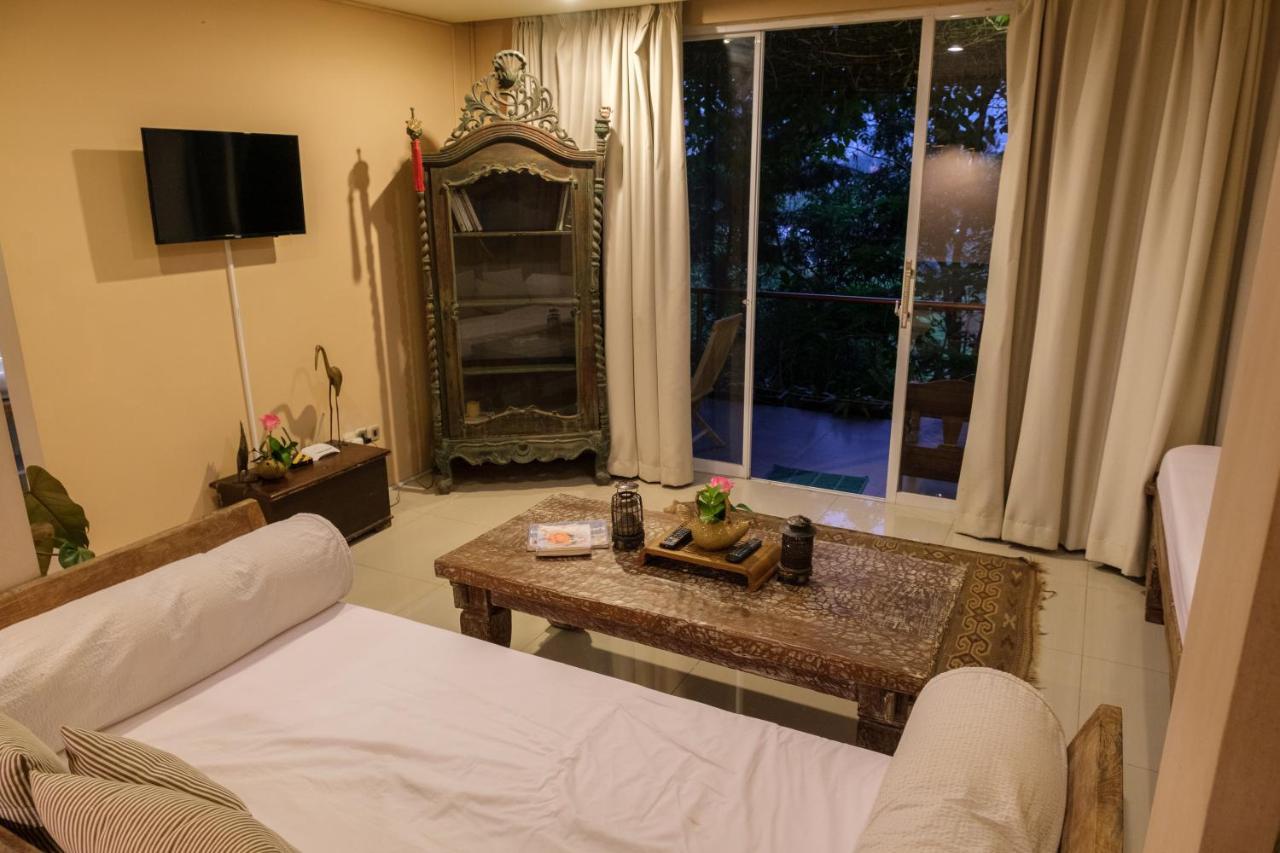 Ruth'S Bed & Breakfast Lembang Exterior foto