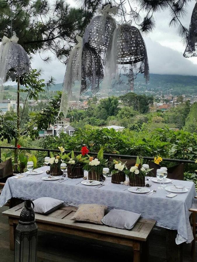 Ruth'S Bed & Breakfast Lembang Exterior foto
